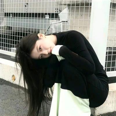 她对星星歌唱